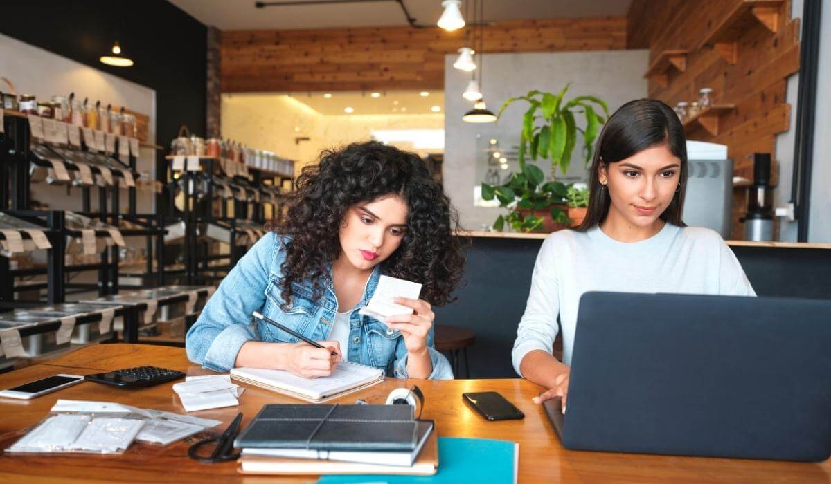 Outsourced bookkeeping - featured image