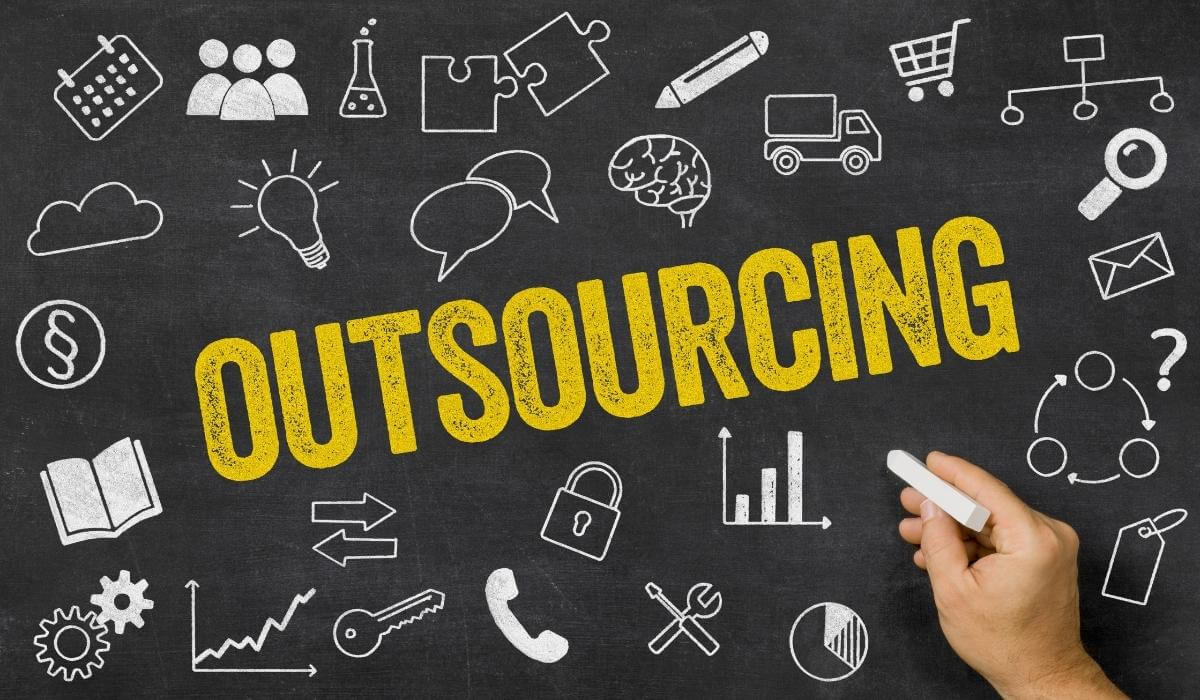 why companies choose outsourcing