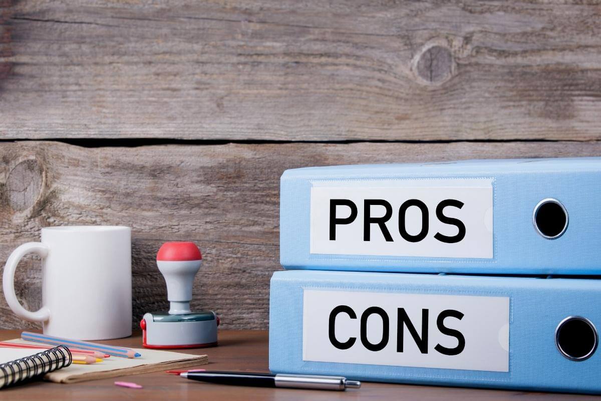 Pros and Cons of Outsourcing Customer Service