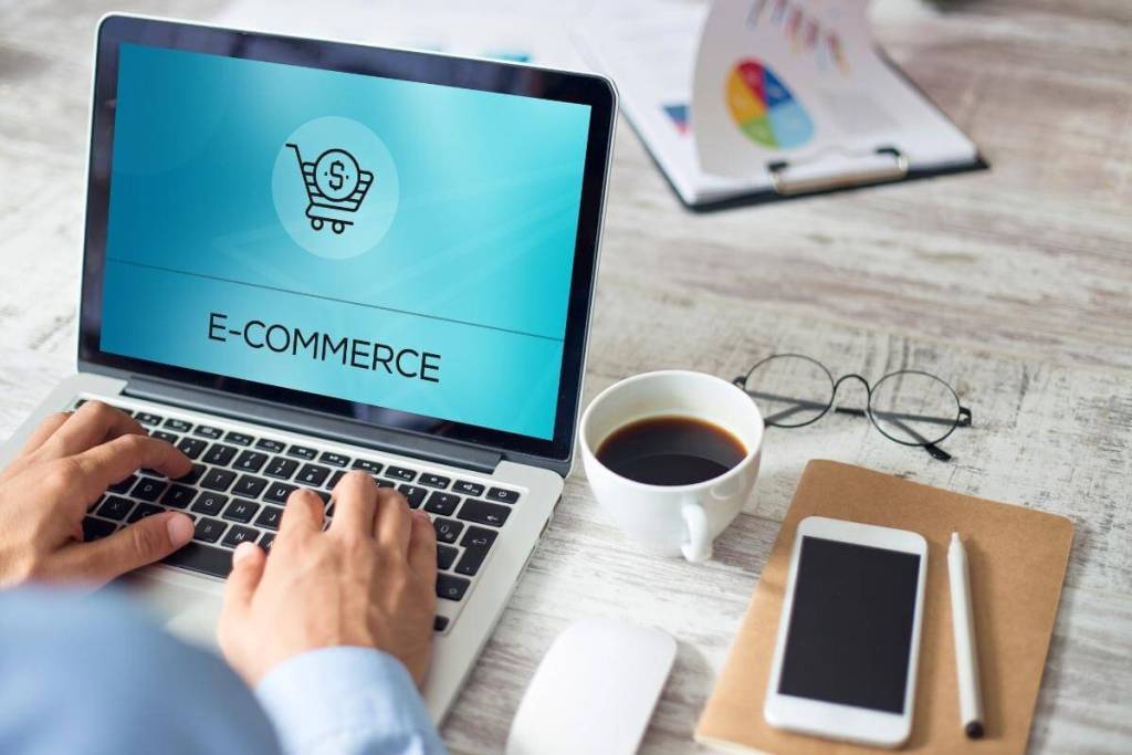 Ecommerce call center outsourcing- E-commerce concept, internet, retail, technology, computer