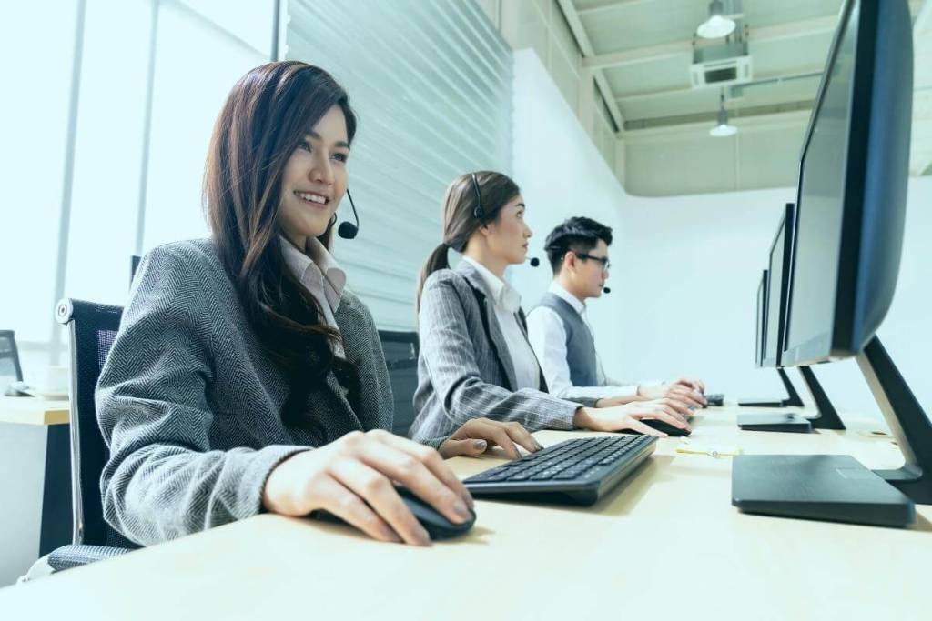 Inbound Call Center for E-commerce - Customer service agents working in a call center production