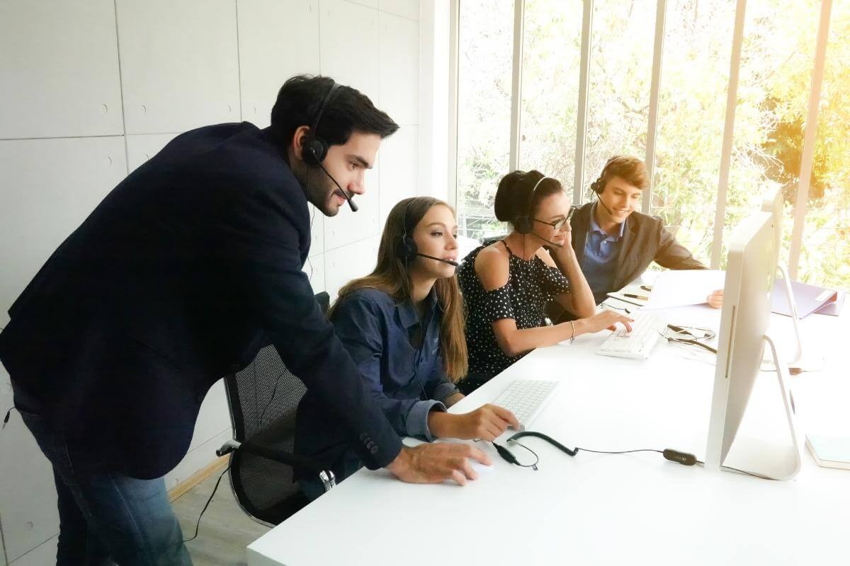 Supervisor monitoring call center representatives