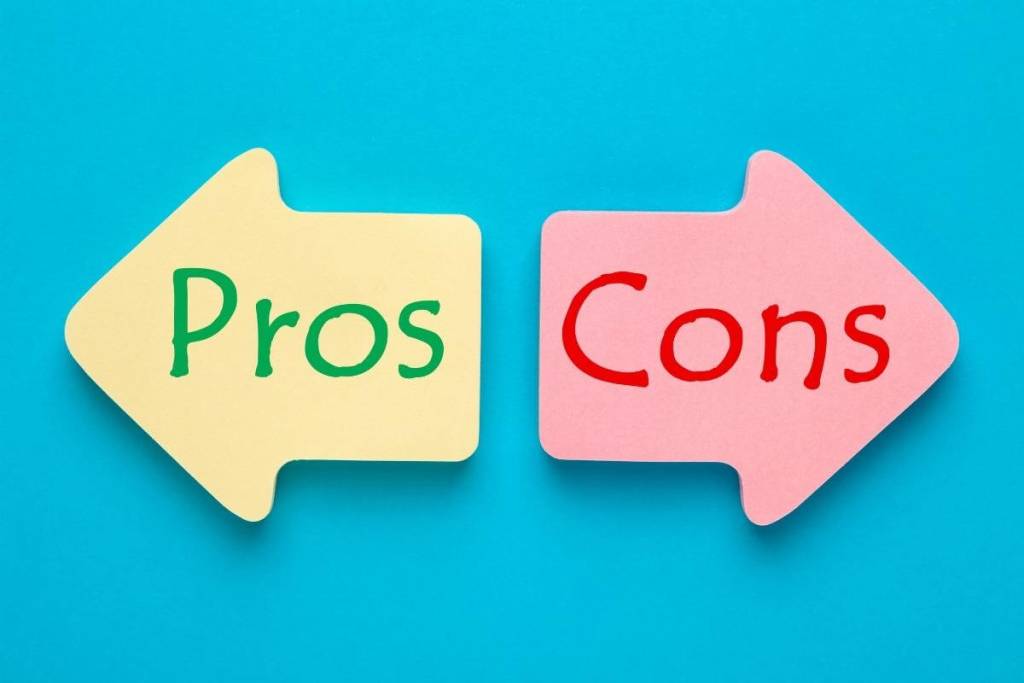 Pros and Cons of Customer Service - Feature Image
