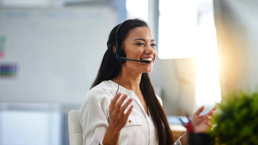 What Is Customer Support Experience - Female customer service agent in a call center aims to give a great customer experience