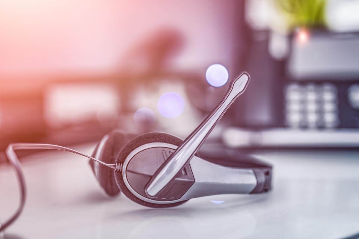 Outsource Customer Service - Communication support, call center and customer service, help desk, ecommerce