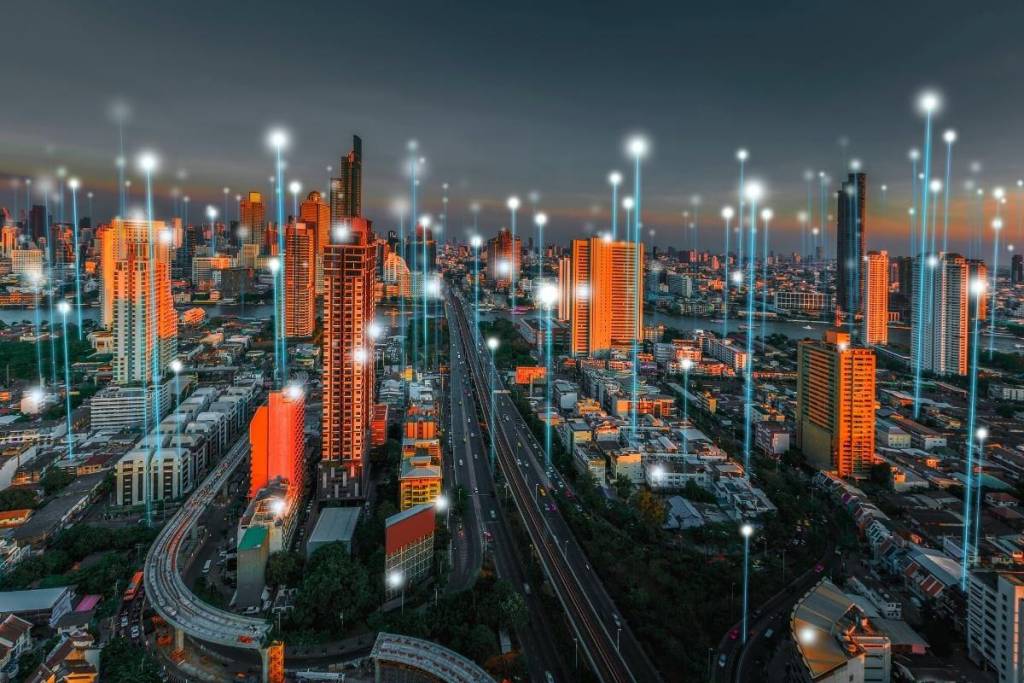 Technology BPO Outsourcing - Smart city and dot point connect modern telecom systems - Information Technology Outsourcing