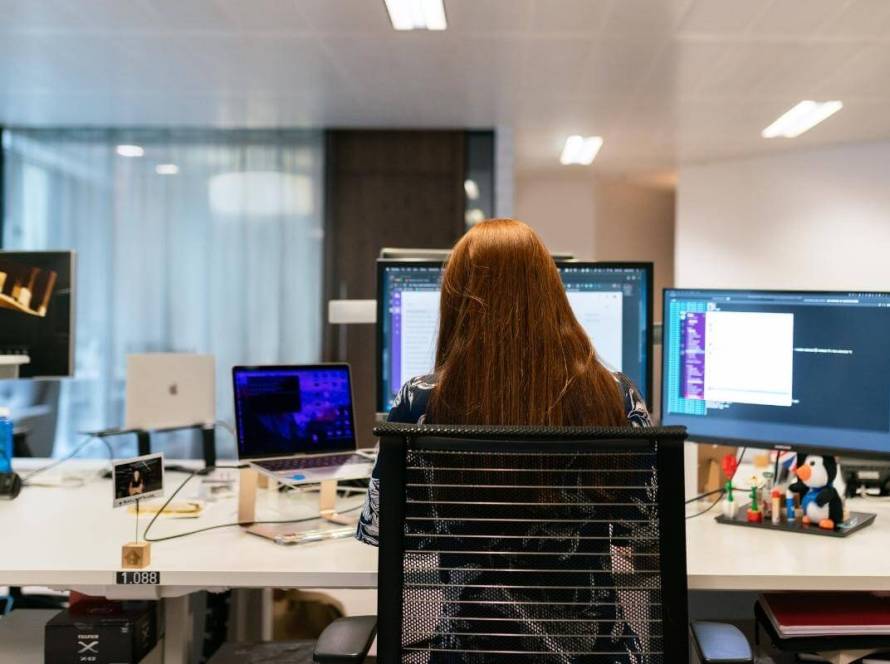 Business Process Outsourcing Examples - Featured Image