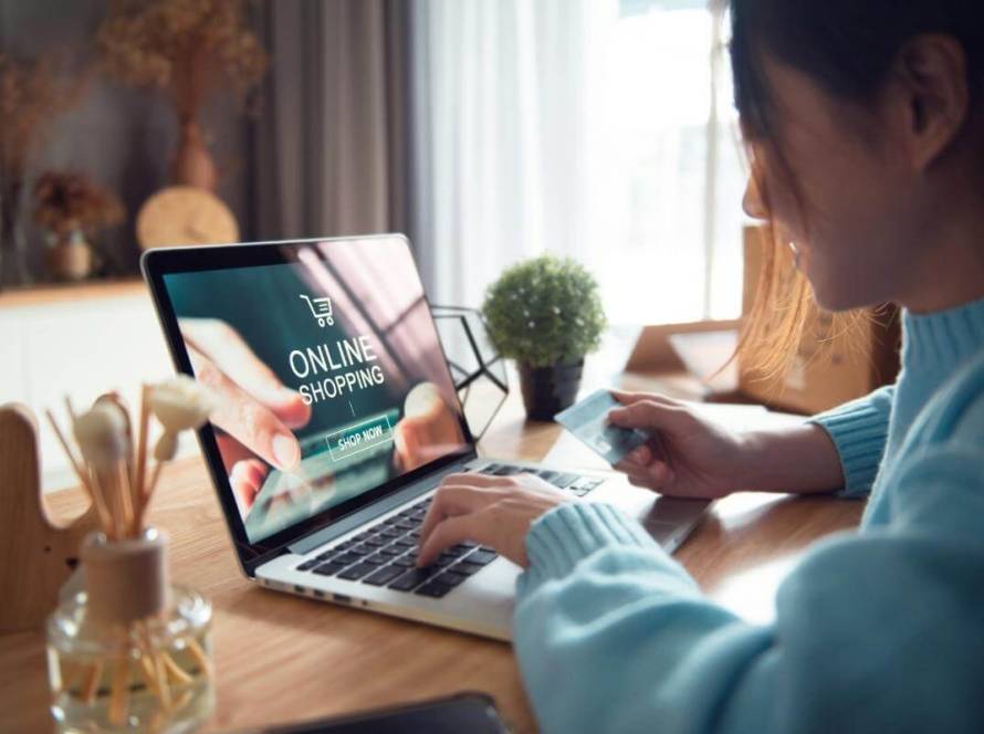 Outsource E-commerce Customer Service Tips - featured image