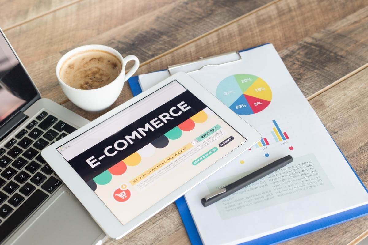 Outsource E-commerce Customer Service Concept