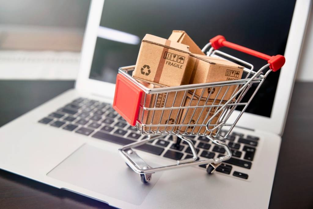 Best Practices for Outsourcing E-commerce - Featured Image
