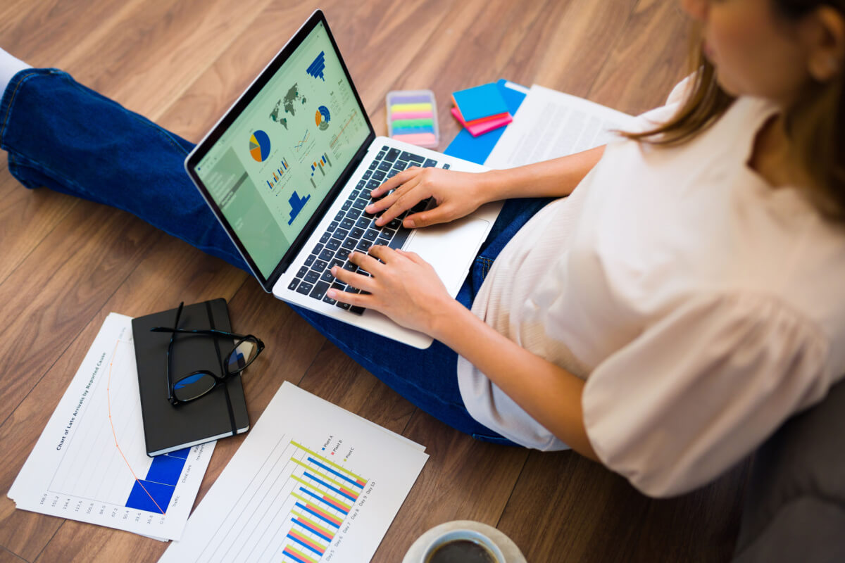 How to hire a virtual personal assistant- featured image_2188176457