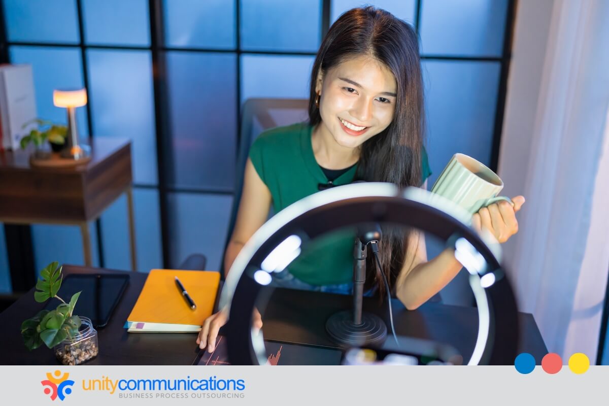 Outsourcing vs in-house content creation - featured image