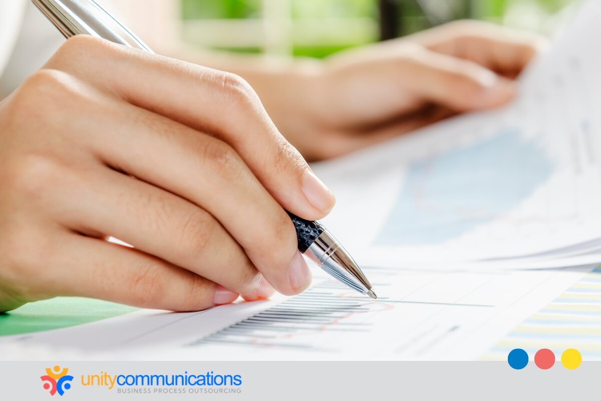 Assessing direct and indirect costs in niche outsourcing