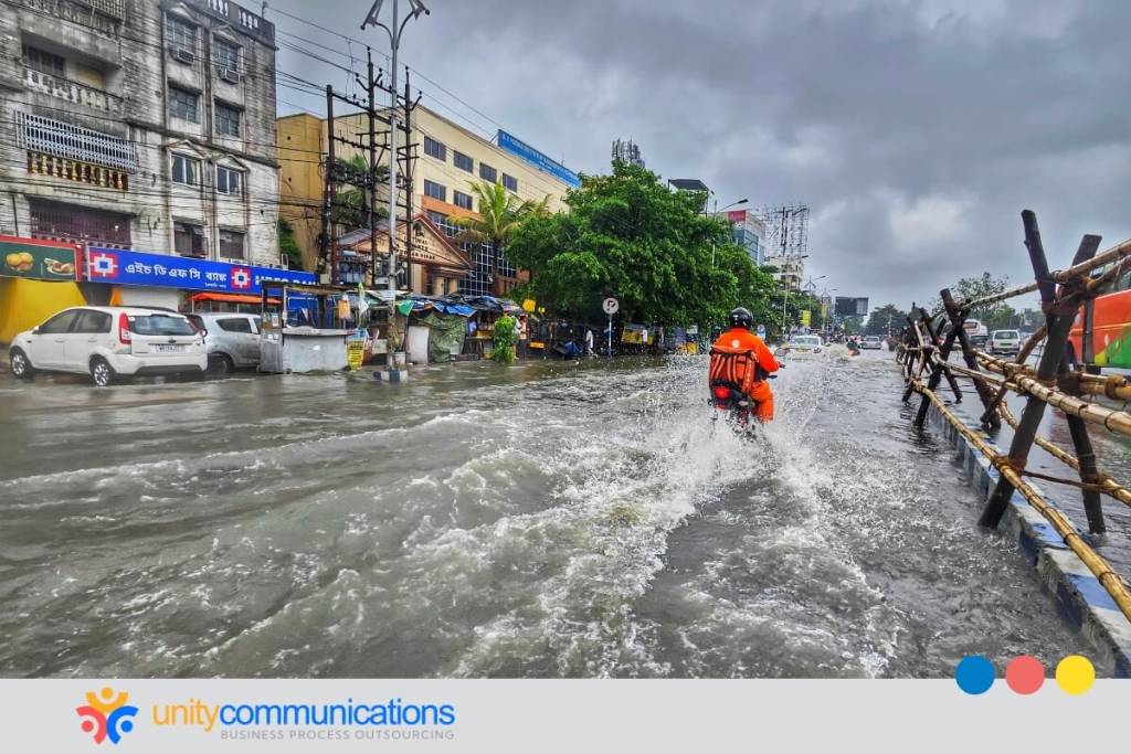 Philippine BPO workers slam DOLE storm rules - featured image