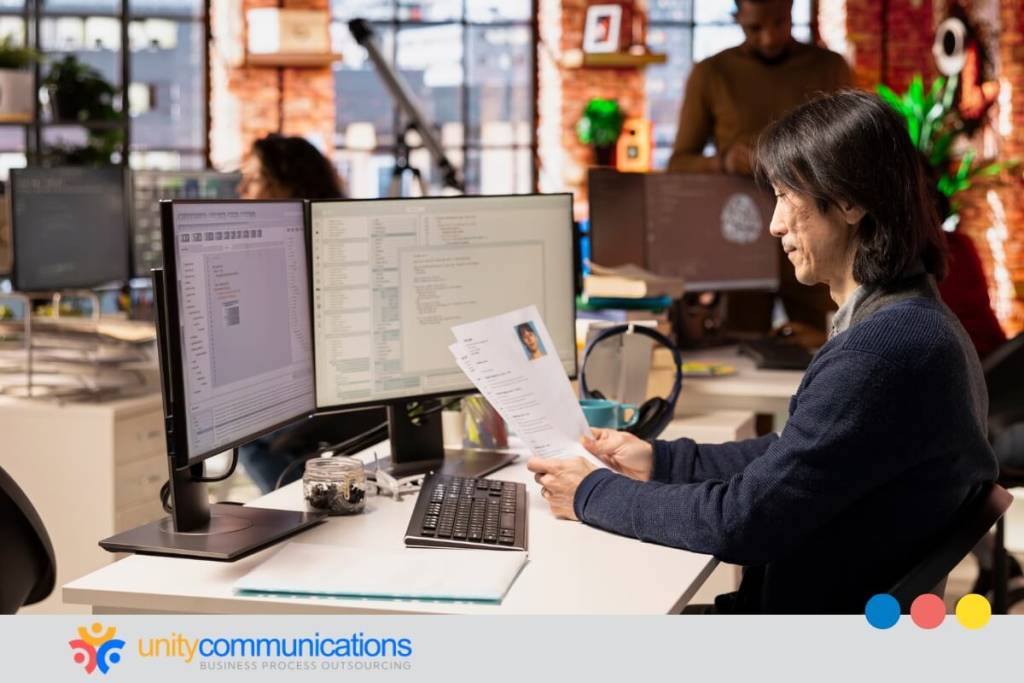 HR outsourcing vs in-house management - featured image