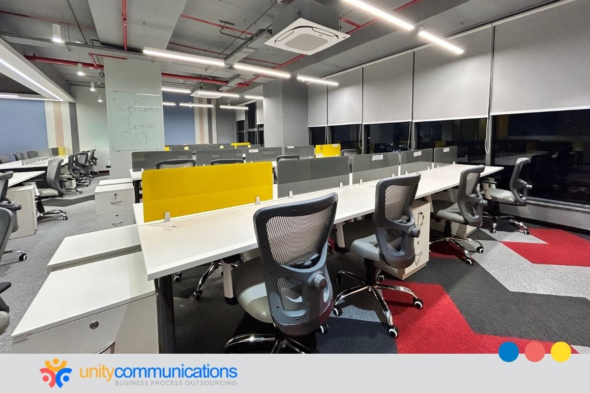 What firms have the best customizable scripts for AI virtual receptionists