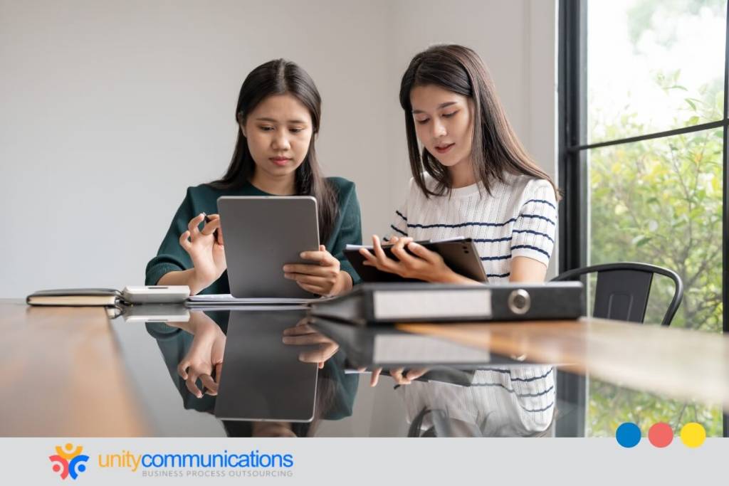 When to Outsource HR services - featured image