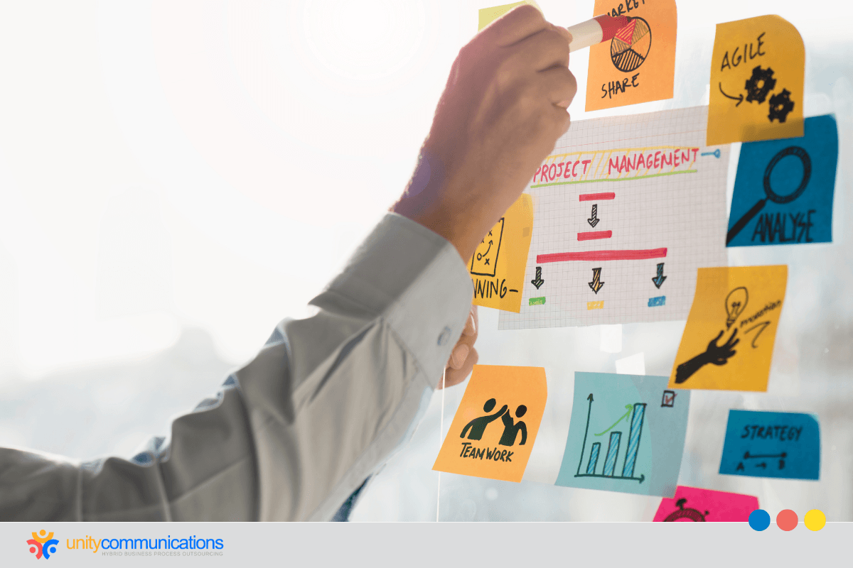 How do EOR and outsourcing differ in workforce control in Mexico